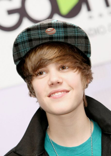 FP_4088097_ANG_Bieber_Justin_EXCL_112509.jpg, 102 KB